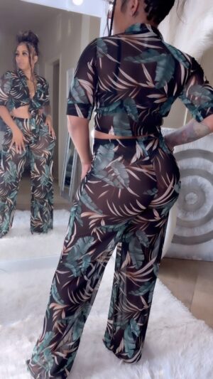 Brittney Bee Starr Williams Instagram - Get into these LOOKSSSSSSS🌸🌸🌸🥰🥰🥰🥰🥰
Shop @eleven22online 
Braids @allure_diorplush 
Bundles @sheshappyhair