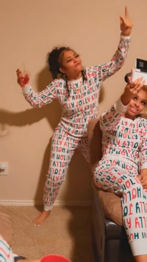 Brittney Bee Starr Williams Instagram - Merry Christmas from my family to yours 🎁🎄♥️ 
Wait until the end 😂😂😂😂 
@_nickynicoleeeee 
@thatsbabyyydee 
@mspleshette1010