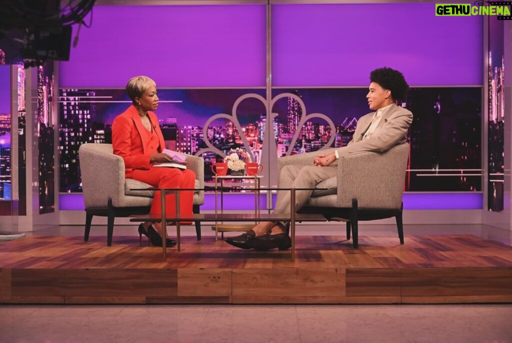 Brittney Griner Instagram - “I literally saw my life flash before my eyes. I was like, it’s over. BG is no more.” @WNBA superstar @brittneyyevettegriner on the moment before she was taken into Russian detention. She shares more TONIGHT—and discusses her new book, “Coming Home”—in Joy Reid’s *cable exclusive* on #TheReidOut! Join us at 7 pm ET on @MSNBC, #reiders. #brittneygriner #bg #books #cominghome #news #politics #msnbc #political #womeninspiringwomen