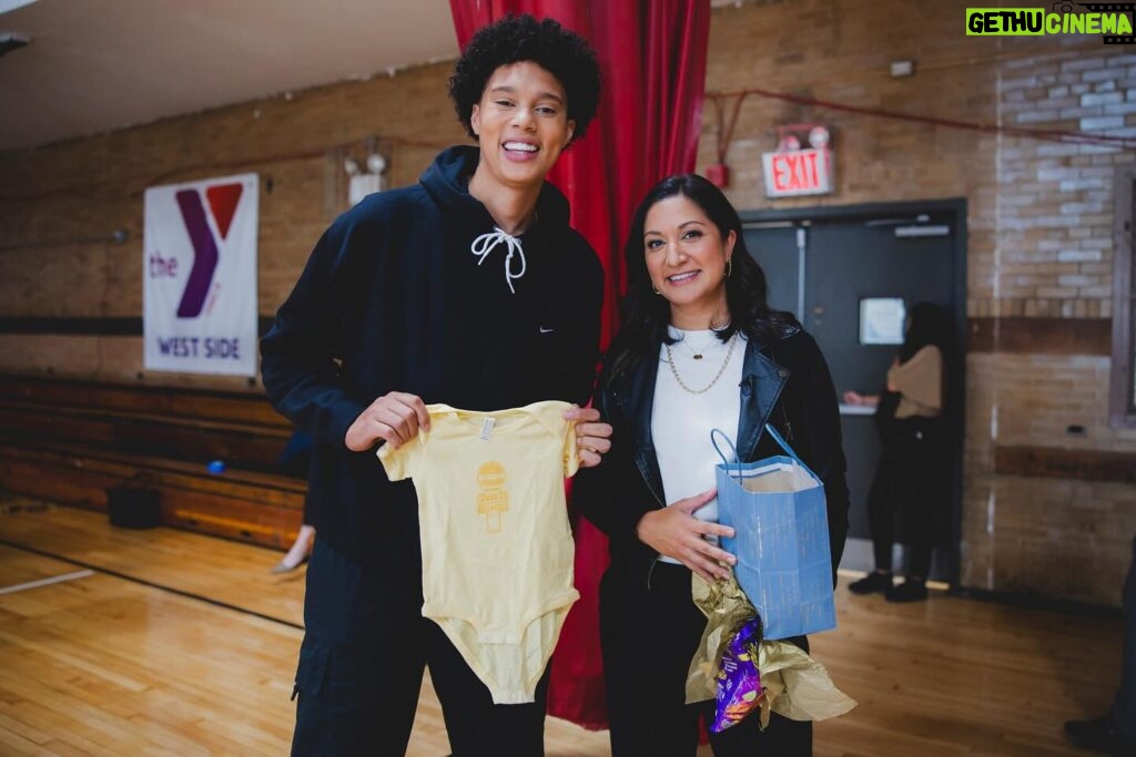 Brittney Griner Instagram - Thank you, @newshour and @amnaonpbs, for allowing me to share my story of COMING HOME! It’s been a few days since the release, what do you all think so far? Drop a comment below, looking forward to hearing everyone’s thoughts! Styled by @marquisemiller @aaronchristmon Captured by @branndannart