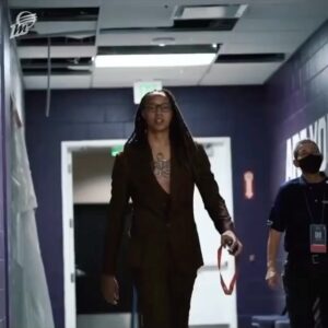 Brittney Griner Instagram - I have to give much respect to @kashmere.watson for taking great care of my suit  for the first Playoff Game. If your in need of a suit and you want to be blown away hit up my guy! Because if it’s not @kashmere.watson it’s not touching me!  #supportblackownedbusinesses