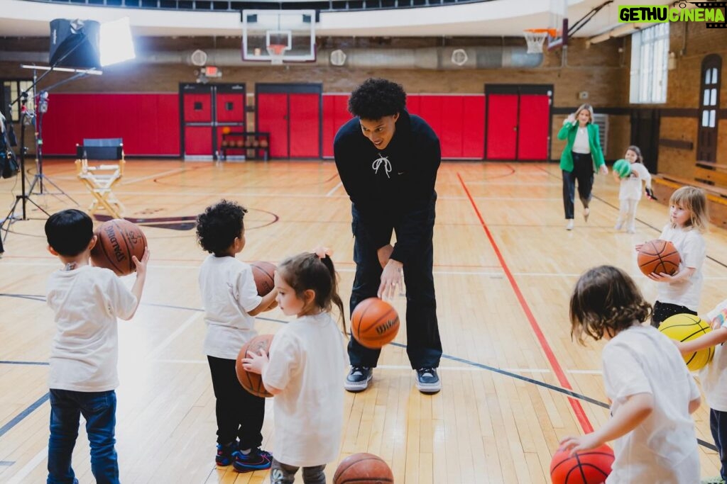 Brittney Griner Instagram - Thank you, @newshour and @amnaonpbs, for allowing me to share my story of COMING HOME! It’s been a few days since the release, what do you all think so far? Drop a comment below, looking forward to hearing everyone’s thoughts! Styled by @marquisemiller @aaronchristmon Captured by @branndannart