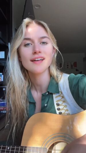 Brooke Elizabeth Butler Instagram - @itsjojosiwa this has been stuck in my head all week!!! 🤠