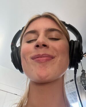 Brooke Elizabeth Butler Instagram - spending valentine’s day in nashville writing love songs to a sweet california boy ♥️