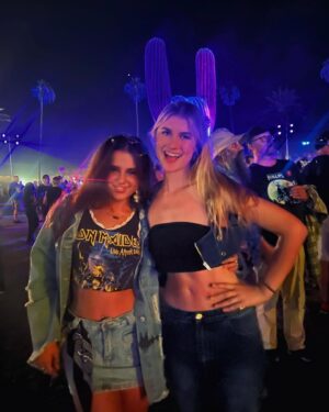 Brooke Elizabeth Butler Instagram - 🤘