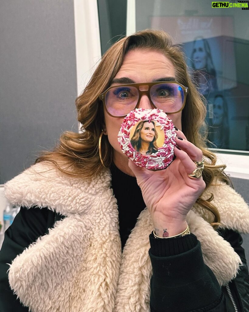 Brooke Shields Instagram - Recent visit with my amazing @iheartpodcast team!! 🧡🍩 Need something to listen to on your travels this week? Catch up on the latest season of #NowWhat? with Brooke Shields on the @iheartradio app or anywhere you listen to podcasts!!