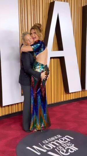 Brooke Shields Instagram - My rock - I wouldn’t be standing without her. We have no semblance of personal space and I wouldn’t want it any other way. I love you, Ali!! 
@therealaliwentworth #glamourWOTY @glamourmag
