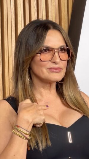 Brooke Shields Instagram - Girl power is in full force at the #GlamourWOTY Awards. 🤩 2021 Woman of the Year #MariskaHargitay is wearing a “B” necklace for Woman of the Year #BrookeShields. Watch the red carpet livestream at the link in bio.