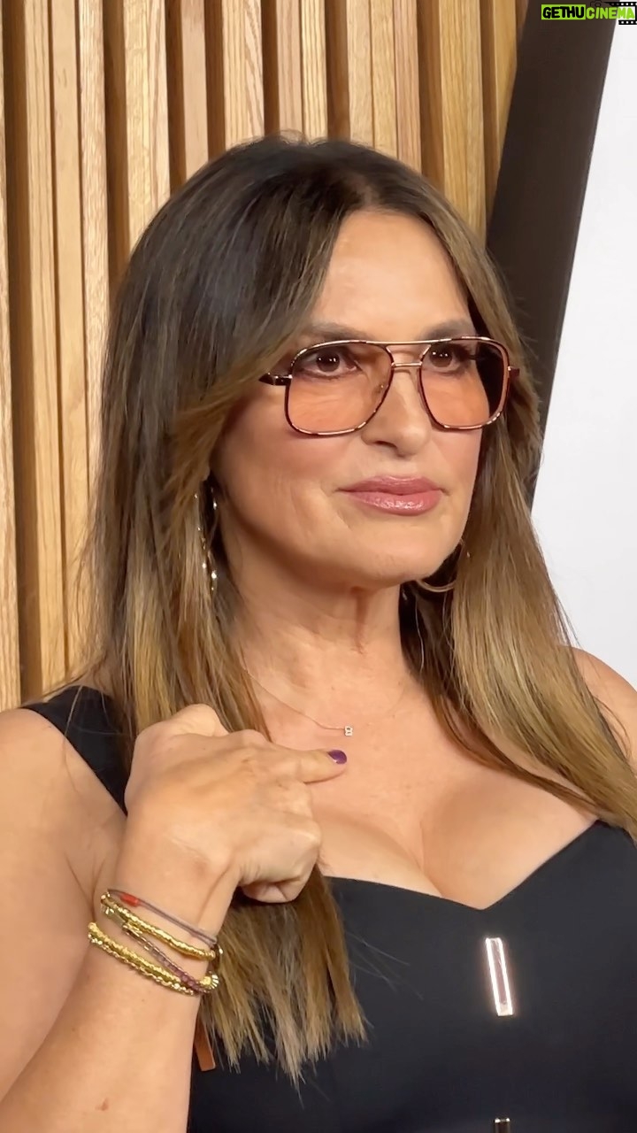 Brooke Shields Instagram - Girl power is in full force at the #GlamourWOTY Awards. 🤩 2021 Woman of the Year #MariskaHargitay is wearing a “B” necklace for Woman of the Year #BrookeShields. Watch the red carpet livestream at the link in bio.