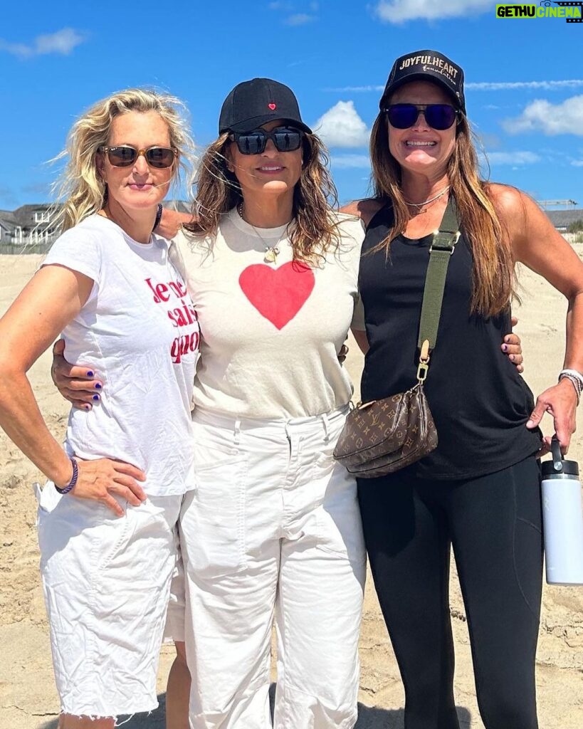 Brooke Shields Instagram - 4th Annual Joyful Heart Walk ❤️ so proud of @therealmariskahargitay and all of the important work @thejhf does!