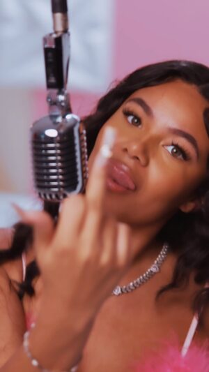 Brooklyn Queen Instagram - “DO IT” OUT NOW!! 🩷🔥 #bmb #lmg 
prod. by @directedbydiego @avedonmusic
