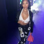 Brooklyn Queen Instagram - love me easy 🖤 #bmb #lmg purse: @williampalmerhomme