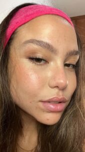 Bruna Carvalho Instagram - Trouxe uma make mais básica e fácil de fazer, principalmente para as pessoas q usam maquiagem mas n sabem nada sobre hehehehe