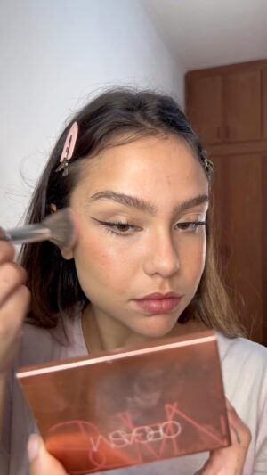 Bruna Carvalho Instagram - @haileybieber queen 
Fiz minha versão pq eu amo a minha preparação de pele, que já é super hidratante e glow hehehe