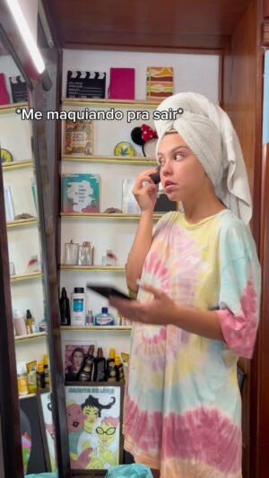 Bruna Carvalho Instagram - Eu tento não amar ficar em casa, mas é tão difícil….