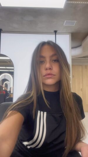 Bruna Carvalho Instagram - Reelszinho só pra biscoitar com esse cabelo hidratado, bonito, macio, saudável … kkkkk 
by: @marcoscintra_  obvio