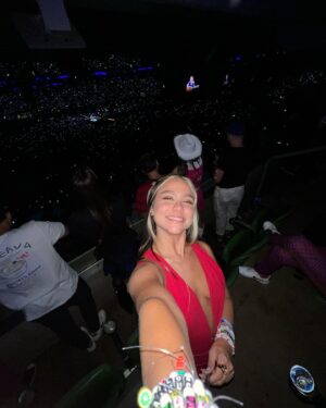 Bruna Carvalho Instagram - Ontem foi o dia da loirinha e da loirona ✨