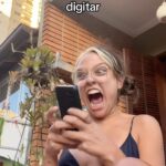 Bruna Carvalho Instagram - Eu corto, não consigo digitar. Eu deixo crescer, também não consigo. 😫🤡