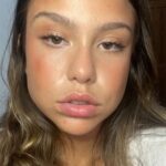 Bruna Carvalho Instagram - Preparação de pele pro carnaval que é minha época favorita do ano 🥵 comenta ai o que mais vocês querem pra essa semana carvanalesca ✨