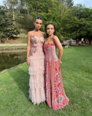 Bruna Carvalho Instagram - Ontem foi dia de casar a amiga @marjo_leite ✨ e rever os amigos q a gente ama ♥️ 

Vestido: @dress_and_go