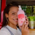 Bruna Carvalho Instagram - Se eu pudesse, passaria todos os meus dias na Cuide-se bem Feira, a feira cheirosíssima do @oboticario ✨ Combinação perfeita pra mim: Boti Frutas deliciosas hehehehehe Aproveitem meu cupom de desconto pra ficarem cheirosões ♥️ BRUNA16FEIRA Publi #afeiramaischeirosa