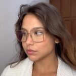 Bruna Carvalho Instagram - Se eu pudesse dar um conselho é: se aceita sem nada para lugares rotineiros. Se não conseguirmos ficar sem correções mesmo em lugares onde não é esse o foco, não vamos conseguir ficar sem maquiagem em ligar nenhum! Minha irmã sempre me incentivou a não usar maquiagem sempre, mas usá-la ocasionalmente e de maneira mais artística. Nada é mais bonito do que nosso corpo saudável funcionando. MASSSSS eu entendo que as vezes querem ir um pouco mais arrumados por algum motivo qualquer, então decidi trazer um tutorial da make menos “nociva” que eu pude fazer! Espero que a vida de vcs seja leve ✨