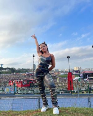 Bruna Carvalho Instagram - Compilado de beleza do Lolla ✨