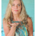 Bruna Lombardi Instagram - Amados, daqui a pouco muita coisa nova vem aí! Vamos nos encontrar pessoalmente? Fiquem comigo que logo mais eu conto... Super beijo #brunalombardi #redefelicidade #novidades #encontro