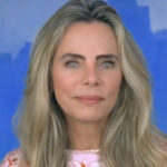 Bruna Lombardi Instagram - Inventa seu padrão. Ninguém precisa ser o que os outros querem... Vem assistir mais vídeos no meu canal do Youtube! Lembra de se inscrever e fazer parte. #brunalombardi #redefelicidade #liberdade