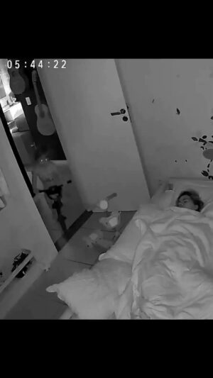Bruna Lombardi Instagram - Um jeito bom de acordar, mesmo caindo de sono...