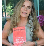 Bruna Lombardi Instagram - Vamos nos encontrar pessoalmente? Tanta gente aqui me pergunta quando e onde a gente pode se ver. Anotem aí, amados! E estou esperando cada um de vocês❤️ 17/04 - São Paulo - Livraria da Travessa (Shopping Iguatemi - Faria Lima) às 18h. 25/04 - Rio de Janeiro - Livraria da Travessa (Shopping Leblon) às 19h. 01/05 - Salvador - Bienal do Livro Bahia (Centro de Convenções) na Arena Jovem às 11h. @helianalages #leitura #encontro #livro #autografo