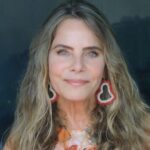 Bruna Lombardi Instagram - Amados, vamos nos encontrar? Vou adorar ver todos vocês! 17/04 - São Paulo - Livraria da Travessa (Shopping Iguatemi - Faria Lima) às 18h. Um beijo 🧡