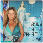 Bruna Lombardi Instagram - Amados, o mar é sagrado, é um bem muito precioso. Hoje, Dia de Iemanjá, muita gente leva oferendas pra Rainha do Mar. Por favor, lembrem de escolher objetos feitos com materiais biodegradáveis, que não sejam poluentes, e não usem nada de plástico! O mar aceita flores, frutas e o seu cuidado. Quem ama, cuida. Iemanjá agradece. Um lindo dia pra todos! Curta e compartilhe pra ajudar a cuidar dos nossos mares! Um beijo, #iemanja #sagrado #respeito #cuidado #natureza