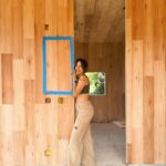 Bruna Vieira Instagram - Deixe aqui sua dúvida ou curiosidade sobre a construção de uma casa de madeira? (vamos gravar vídeo quando ela estiver prontinha) #CasaDeMadeira #CLT #Obra 🪵🏡🔎👇🏻