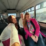 Bruna Vieira Instagram - O aniversário da nossa boneca favorita tá quase chegando e eu tô empolgada pra mostrar os bastidores do lugar lá na Califórnia em que ela é desenvolvida. Spoiler, tá? Uma sequência da viagem com @barbie! 🥹🎀✨✈️ #Barbie65 #BarbieLatam