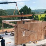 Bruna Vieira Instagram - Deixe aqui sua dúvida ou curiosidade sobre a construção de uma casa de madeira? (vamos gravar vídeo quando ela estiver prontinha) #CasaDeMadeira #CLT #Obra 🪵🏡🔎👇🏻