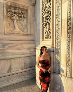 Buçe Buse Kahraman Instagram - 🌹bir kızıl goncaya benzer🌹