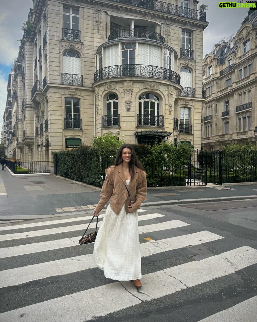 Buçe Buse Kahraman Instagram - parisian stories✍🏻