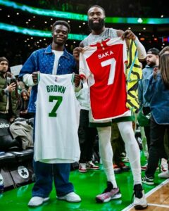 Bukayo Saka Instagram - 🏀☘️