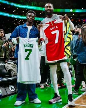 Bukayo Saka Instagram - 🏀☘️