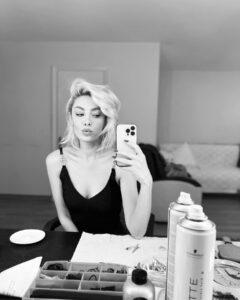 Burcu Binici Instagram - 🖤