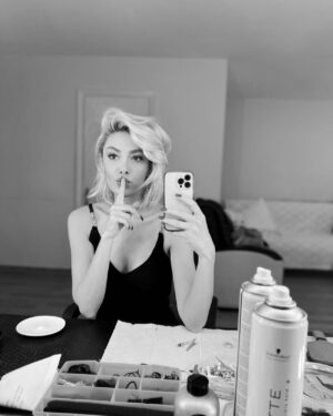 Burcu Binici Instagram - 🖤