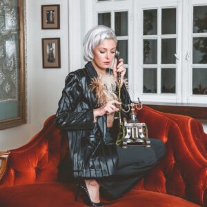 Burcu Binici Instagram - Alo garanti ben Aylin 📞 🙋🏼‍♀️
