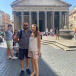 Burcu Kara Instagram - Madem bugün Perşembe,haydi Roma anılarına gidelim.😍İmkan olsa her fırsatta o sokaklarda olmak isterim.Siz şu an imkanınız olsa hangi ülkeye gitmek istersiniz?🇮🇹🍕🍦