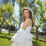 Burcu Kara Instagram - Madem bugün Kadınlar Günü,sizlere bir selam etmeden olmaz.Kadın olarak doğmanın ve kadın gibi yaşamaya çalışmanın tüm zorluklarına rağmen yılmayan,boyun eğmeyen,sabırla,onurla,gururla yoluna devam eden büyük küçük tüm hem cinslerimin gününü kutlarım.Kimseye sırf "kadın" olduğunuz için kendinizi kötü hissettirme şansı vermeyin.Unutmayın ki siz olmazsanız,hiç bir şey olmaz!🌸