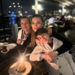 Burcu Kara Instagram - Gecikmiş doğumgünü kutlaması.😍En başta hepimize sağlık diliyorum.Sonra her şey olur.Ben kırklı yaşlarımı çok sevdim.Umarım bundan sonrasını da doyumca yaşamak nasip olur.🙏🏼Bütün güzel dilekleriniz için teşekkürler.Her şey sizlerin enerjisiyle daha güzel.❤️