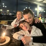 Burcu Kara Instagram - Gecikmiş doğumgünü kutlaması.😍En başta hepimize sağlık diliyorum.Sonra her şey olur.Ben kırklı yaşlarımı çok sevdim.Umarım bundan sonrasını da doyumca yaşamak nasip olur.🙏🏼Bütün güzel dilekleriniz için teşekkürler.Her şey sizlerin enerjisiyle daha güzel.❤️