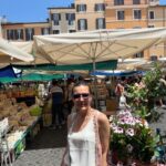 Burcu Kara Instagram - Madem bugün Perşembe,haydi Roma anılarına gidelim.😍İmkan olsa her fırsatta o sokaklarda olmak isterim.Siz şu an imkanınız olsa hangi ülkeye gitmek istersiniz?🇮🇹🍕🍦