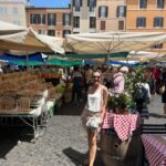 Burcu Kara Instagram - Madem bugün Perşembe,haydi Roma anılarına gidelim.😍İmkan olsa her fırsatta o sokaklarda olmak isterim.Siz şu an imkanınız olsa hangi ülkeye gitmek istersiniz?🇮🇹🍕🍦
