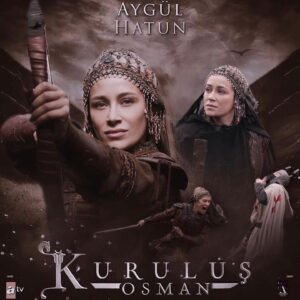 Buse Arslan Instagram - Dündar bey ‘ in 
Kulucahisar’ın 
Bacıyan-ı Rum ‘un 
Cerkutay’ın
Ve Yeni Şehir’in deli kızı Aygül Hatun iyi ki seni tanıdım deli kız iyi ki ! Sayende daha cesur daha gözükarayım.
Gönlüme değen, kalbimi zenginleştiren, çelme takan ,dersleri bitirmeyen, bedel ödeten, bedel ödeyen, çok koşan çok öğrenen, çok seven… 3 yıl artı çiftlik zamanlarım🤍 Dünyanın en iyi kalpli aktörleri. Sizin ile dağ tepe koşturmayı çok sevdim. 
Canım partönerim,şansım hayatım boyunca senin kadar yetenekli aktörlerle karşılaşıyım… Ve bugünleri çok özlemeden yine sahnede olalım. @cagrisensoy 
Komutanlar ,generaller, acemi birliği ve ustalıkta öğrenen, öğreten zamanlar ,hocalarım ekibimiz. 🙂🤍
Ve babacanlığı, kalbi ile @huseyinnureddindal ve nezaketi, naifliği, kadının iş güzelleştirdiğinin kanıtı @aslizeyneppekerbozdag ve yapımcımız @mehmetbozdag iyi ki Aygül’ ü seçtin iyi ki yüreklendirdin.🙏🏻 
Hep güzellikleri hatırlarım kalbim de çok güzelsiniz ben botları çıkattım askerlik biter teşekkürler 🤍